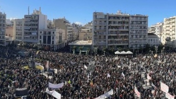 Πάτρα: Μαζικό φοιτητικό και μαθητικό συλλαλητήριο για το πολύνεκρο σιδηροδρομικό δυστύχημα των&hellip;