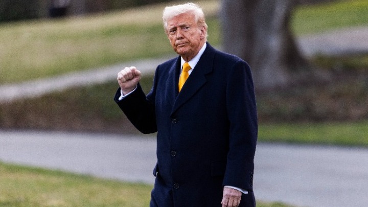 FT: Ο Τραμπ παίζει κορώνα-γράμματα το μέλλον της προεδρίας του