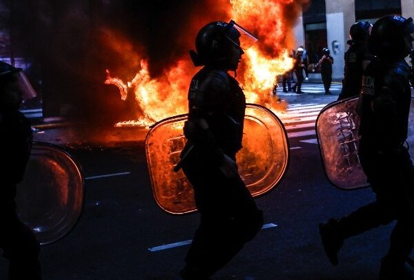 Αργεντινή: Τουλάχιστον 20 τραυματίες σε διαδηλώσεις υπέρ των συνταξιούχων