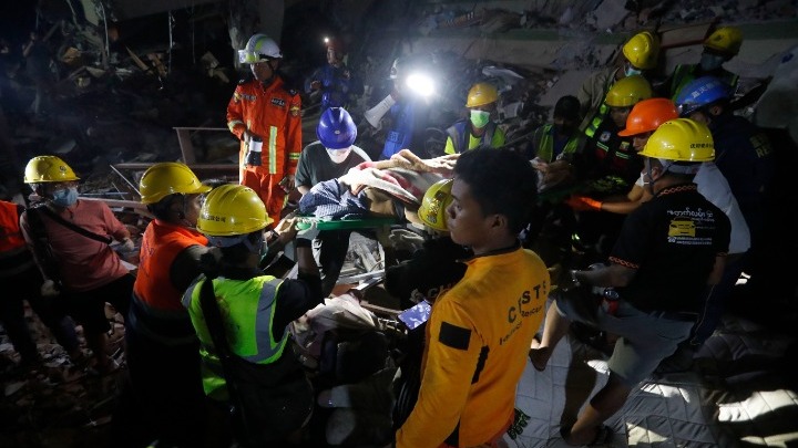 Μιανμάρ και Ταϊλάνδη: Oι ελπίδες για επιζώντες αρχίζουν να σβήνουν