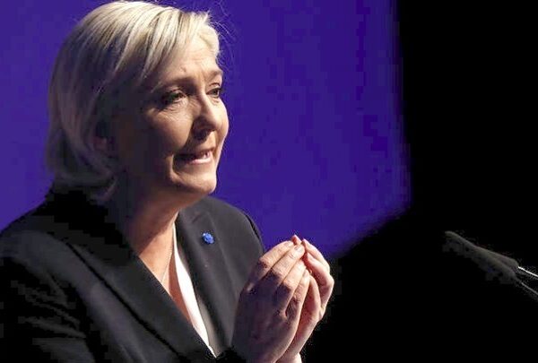 Μαρίν Λεπέν: Ένοχη για κατάχρηση ευρωπαϊκών κονδυλίων – Η ποινή, το ηλεκτρονικό βραχιολάκι και οι προεδρικές εκλογές