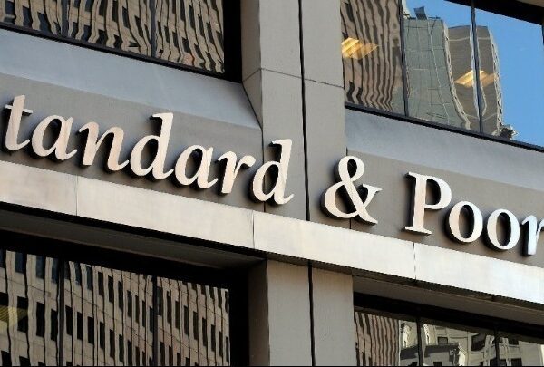 «Βόμβα» από τον οίκο S&P: Αναθεωρεί όλες τις μακροοικονομικές του προβλέψεις μετά&hellip;