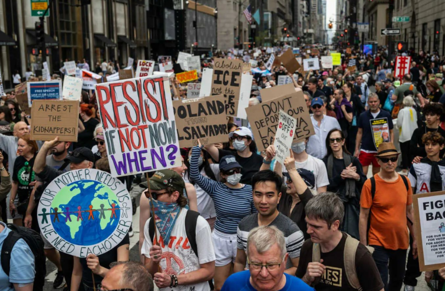 «Δεν υπάρχει βασιλιάς στην Αμερική»: Μαζικές διαδηλώσεις σε Νέα Υόρκη και άλλες πόλεις