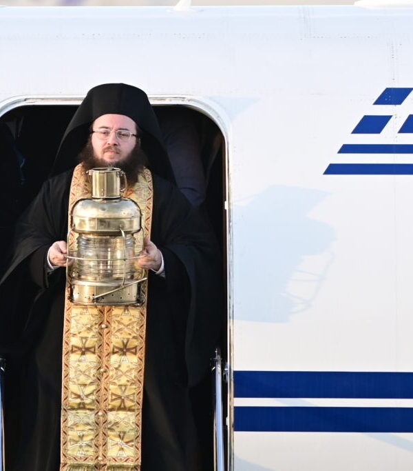Με λαμπρότητα η άφιξη του Αγίου Φωτός