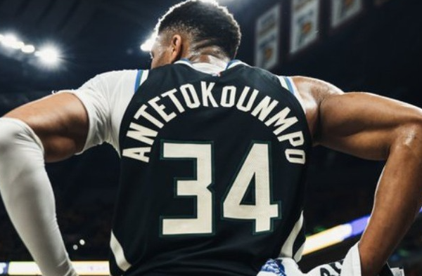 Τα 4 νέα ρεκόρ του Αντετοκούνμπο στα playoffs