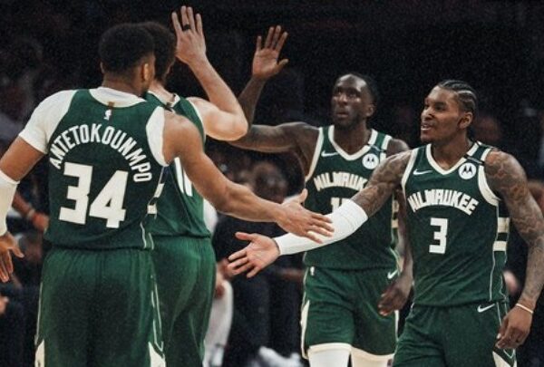 Αντετοκούνμπο: Στα πλέι οφ οι Μπακς με την υπογραφή του Γιάννη