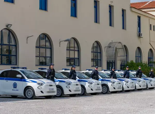 Δωρεά ηλεκτρικών οχημάτων από τη ΔΕΗ στην ΕΛΑΣ