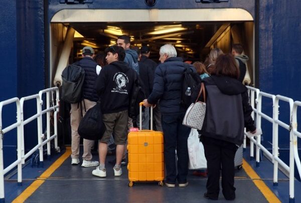 Όπου φύγει φύγει οι εκδρομείς του Πάσχα – Αυξημένη η κίνηση στα λιμάνια της Αττικής