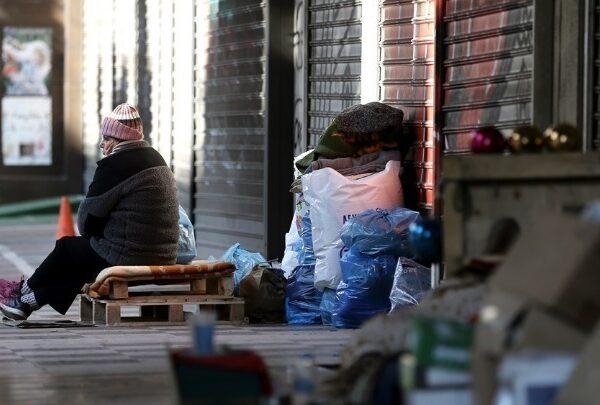 Στο 26,9% το 2024 ο πληθυσμός σε κίνδυνο φτώχειας σύμφωνα με την ΕΛΣΤΑΤ – Διαψεύδεται το κυβερνητικό αφήγημα
