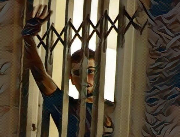 Ευτυχώς ο Νίκος Ρωμανός είναι στη φυλακή!