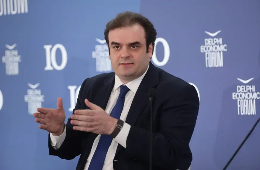 Κυριάκος Πιερρακάκης και Βίνσεντ φαν Πέτεγκεμ: Μάχη σώμα με σώμα για την&hellip;