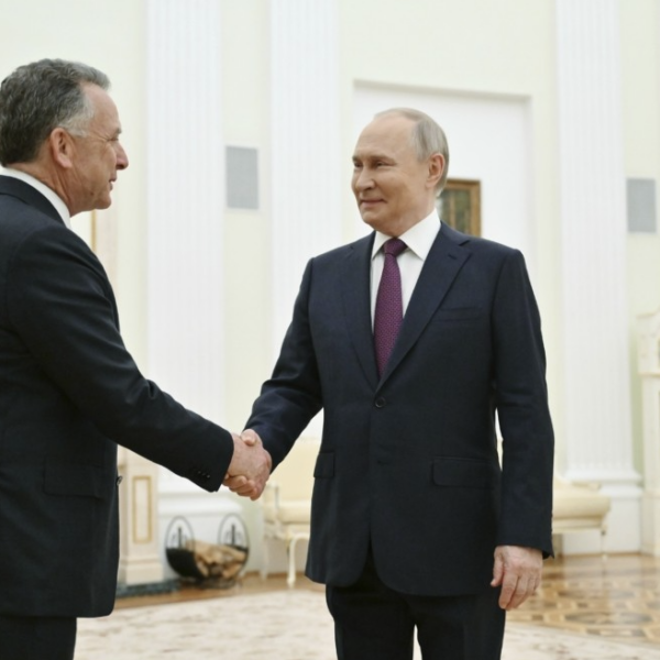 Ουκρανία: ΗΠΑ και Ρωσία “τα βρίσκουν” παρά τις διαφωνίες Ζελένσκι και Ευρωπαίων