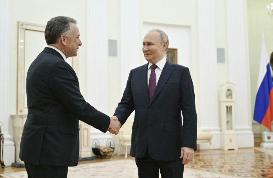 Ουκρανία: ΗΠΑ και Ρωσία “τα βρίσκουν” παρά τις διαφωνίες Ζελένσκι και Ευρωπαίων