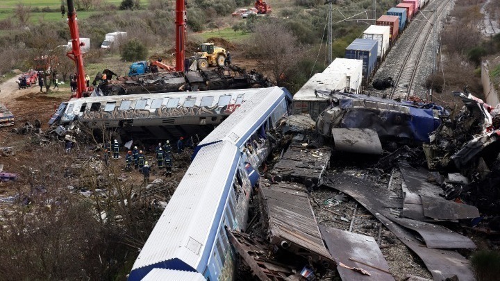 Σφοδρές αντιδράσεις της αντιπολίτευσης για το υπόμνημα Καραμανλή