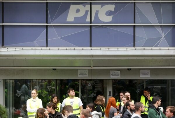 “Μαύρο” στη δημόσια τηλεόραση της Σερβίας λόγω αποκλεισμού της από φοιτητές