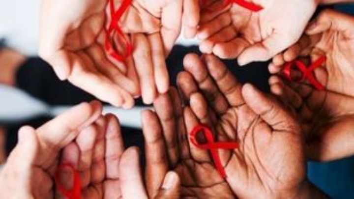 Lancet: Εκτίναξη των ποσοστών μόλυνσης από HIV παγκοσμίως εάν εφαρμοστούν περικοπές στη χρηματοδότηση
