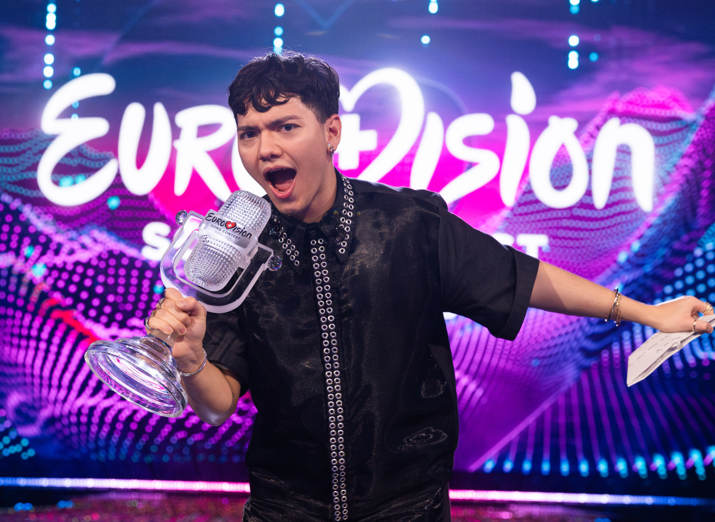Ο Αυστριακός JJ κατέκτησε τη Eurovision 2025: Ανατροπές και έντονες συγκινήσεις στο Τελικό