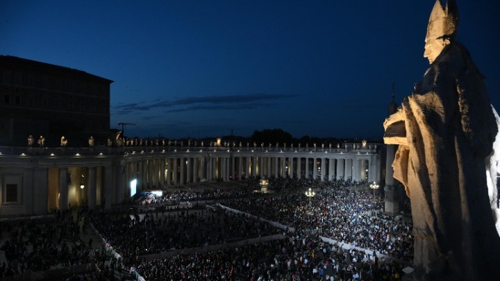 Βατικανό: “Μαύρος καπνός” στην πρώτη ψηφοφορία