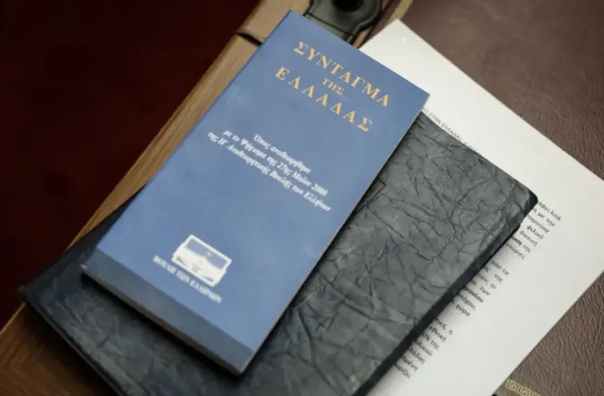 Σπύρος Βλαχόπουλος / Συνταγματική αναθεώρηση: Ποιες τομές είναι αναγκαίες;