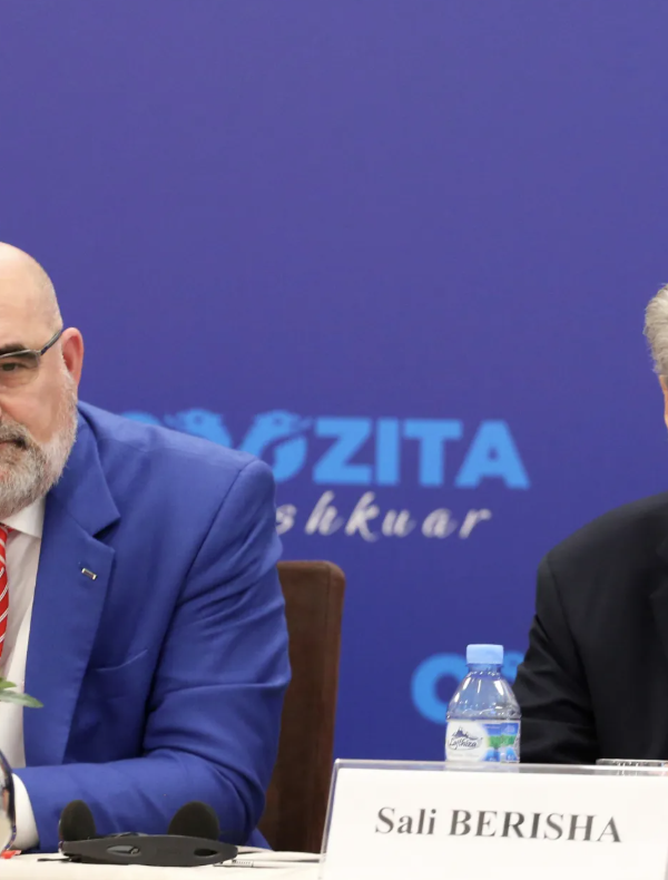 Αλβανία: O «στρατηγός» του Τραμπ στο πλευρό του Μπερίσα για την ανατροπή του Έντι Ράμα