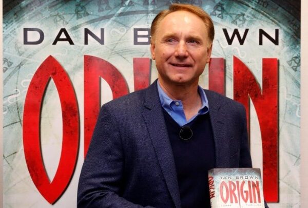 Το Netflix μεταφέρει στη μικρή οθόνη το νέο μυθιστόρημα του Νταν Μπράουν «The Secret of Secrets»