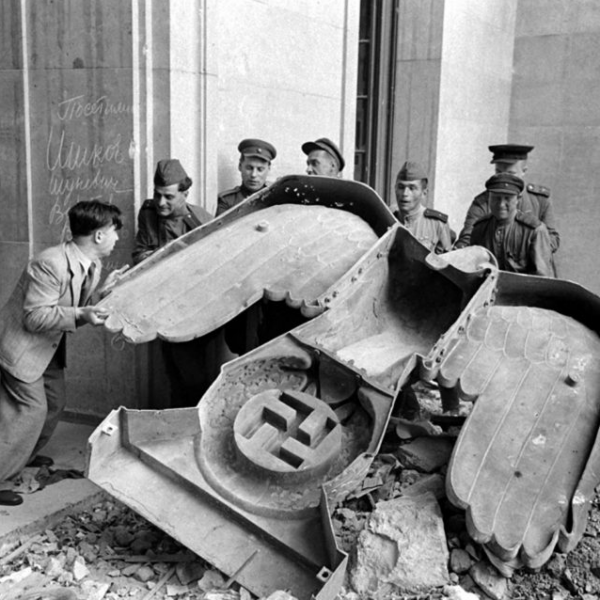 80 χρόνια από τη συνθηκολόγηση των ναζί: Η μνήμη αντιμέτωπη με τη λήθη&hellip;
