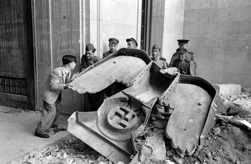 80 χρόνια από τη συνθηκολόγηση των ναζί: Η μνήμη αντιμέτωπη με τη λήθη και την ακροδεξιά