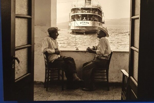 «Μνήμες του Αιγαίου» από τον φακό του Ρόμπερτ Μακέιμπ και την Ελλάδα&hellip;