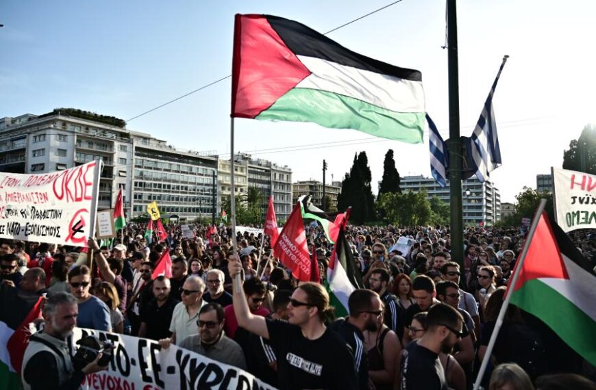 Μαζική συγκέντρωση στο Σύνταγμα για τη Γενοκτονία στη Λωρίδα της Γάζας