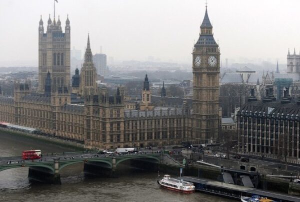 Λονδίνο εναντίον Τελ Αβίβ: Πάγωμα διαπραγματεύσεων και κυρώσεις μετά την κλιμάκωση στη Γάζα – Η ΕΕ θα αναθεωρήσει τη συμφωνία ελεύθερου εμπορίου με το Ισραήλ