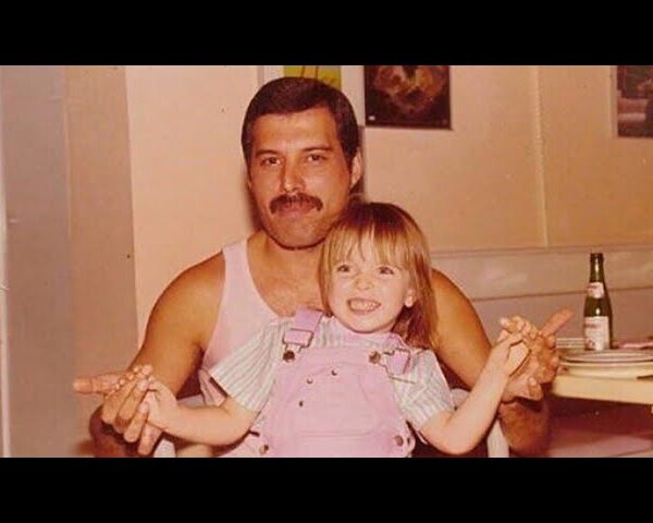 Αποκάλυψη: Η άγνωστη κόρη του Freddie Mercury και η κρυφή σχέση με&hellip;