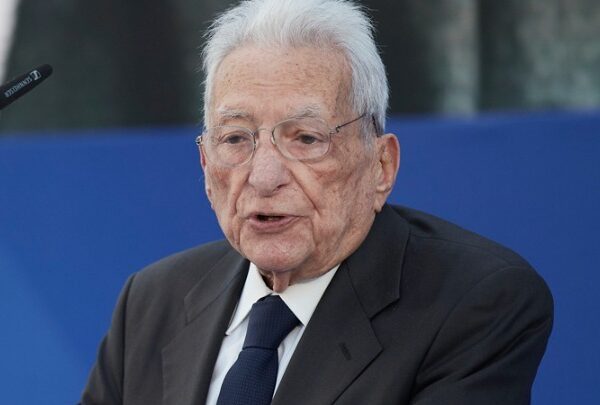 Πέθανε ο πρέσβης Πέτρος Μολυβιάτης