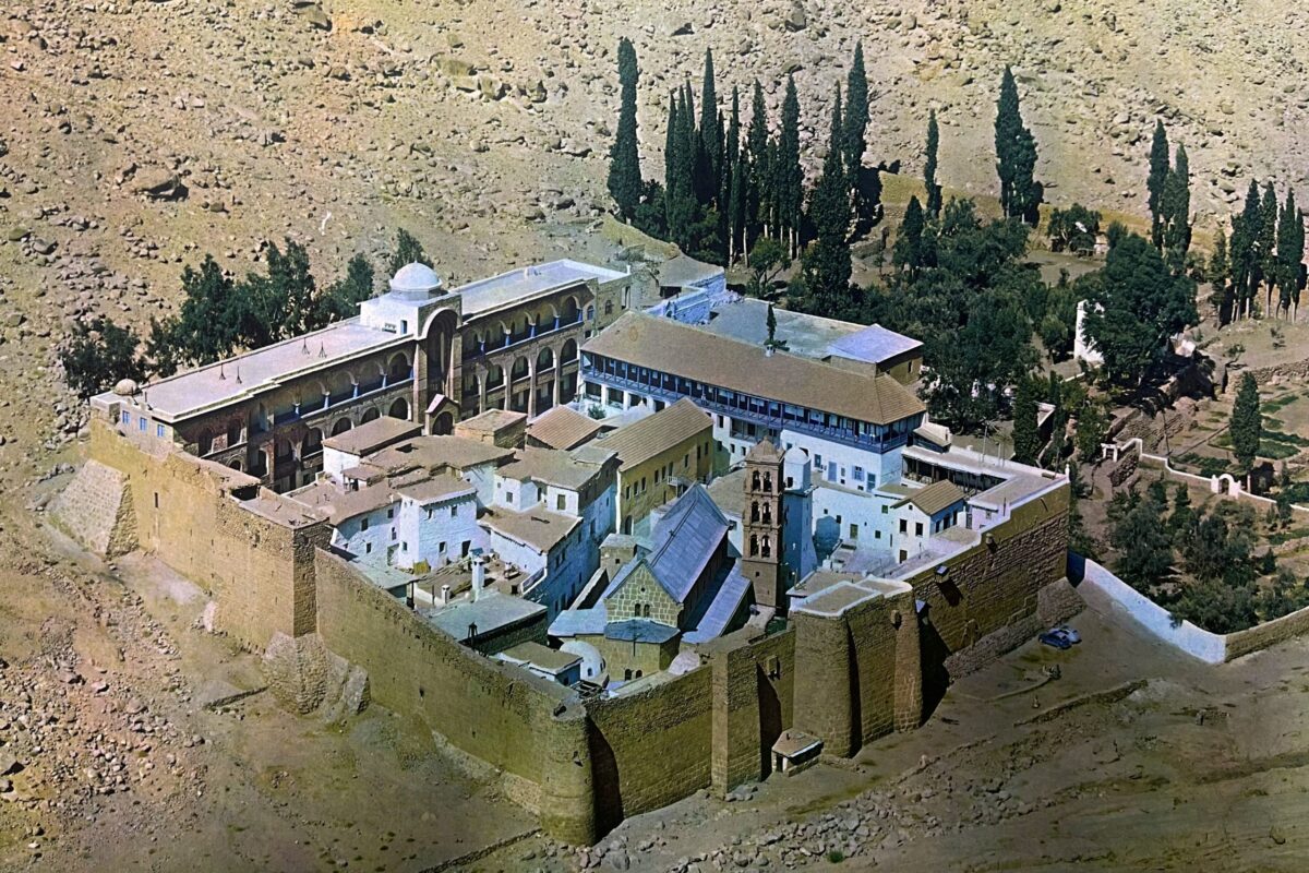 Στην κόψη του ξυραφιού η Μονή Σινά