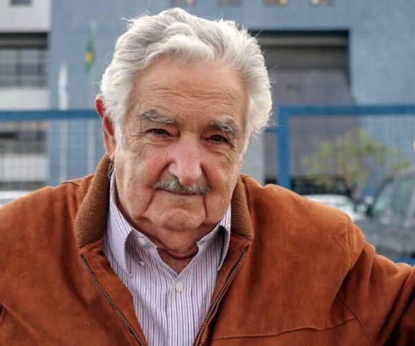 Πέθανε ο εμβληματικός Χοσέ Μουχίκα, ο «φτωχότερος πρόεδρος του κόσμου»