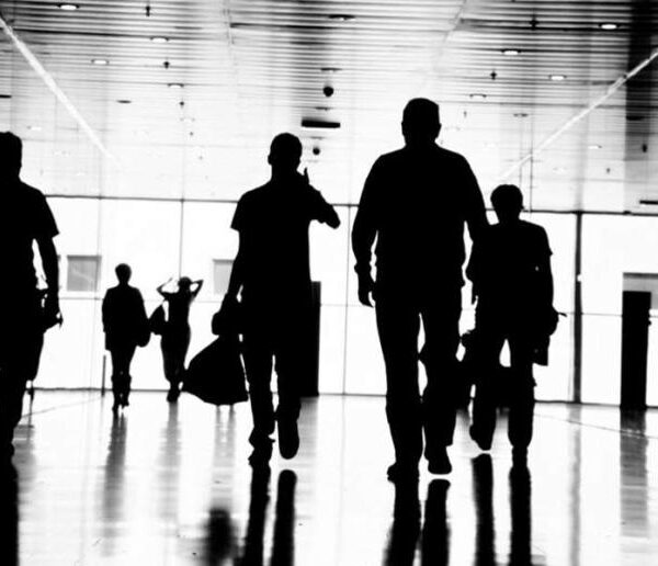 Ριζικές αλλαγές στα εργασιακά: Τι προβλέπει το σχέδιο νόμου Κεραμέως – 13 ώρες εργασίας ημερησίως