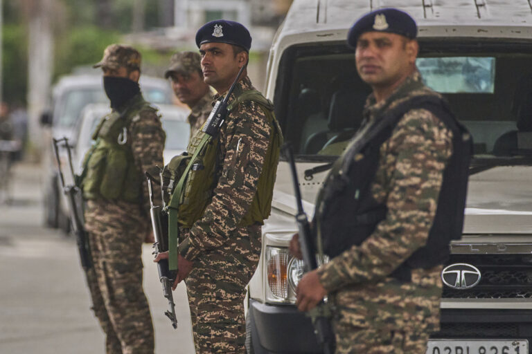 Η Ινδία κατηγορεί το Πακιστάν ότι παραβίασε την εκεχειρία ενώ ο Τραμπ δηλώνει…&hellip;