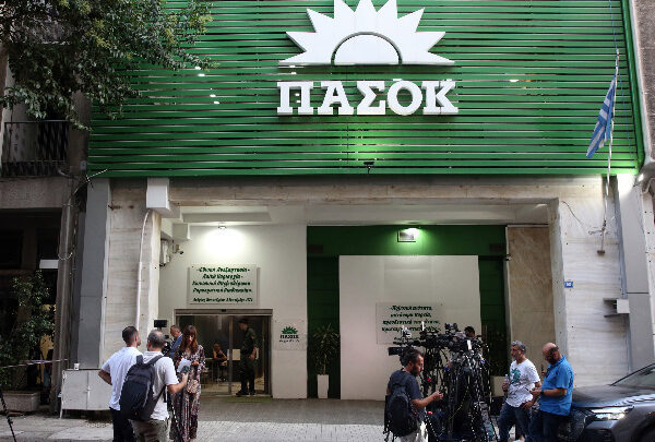ΠΑΣΟΚ: Ο «ψευταράκος» του Μαξίμου σε νέες περιπέτειες