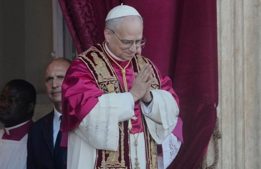 Ένας Πάπας για τους White Sox: Το Σικάγο γιορτάζει τον Λέων ΙΔ΄ με γκράφιτι στο Rate Field