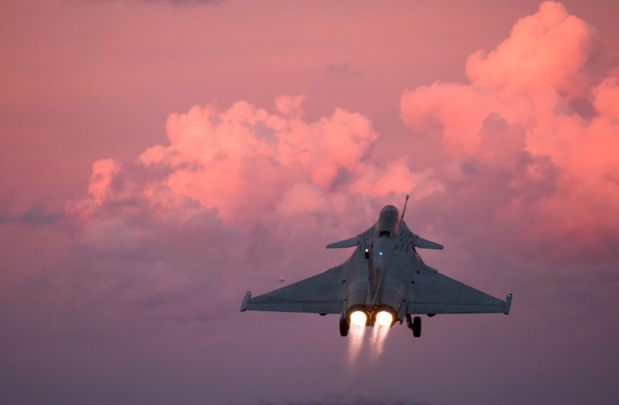 Rafale: Το απογοητευτικό test-drive στη σύγκρουση Ινδίας-Πακιστάν και το άρωμα σκανδάλου