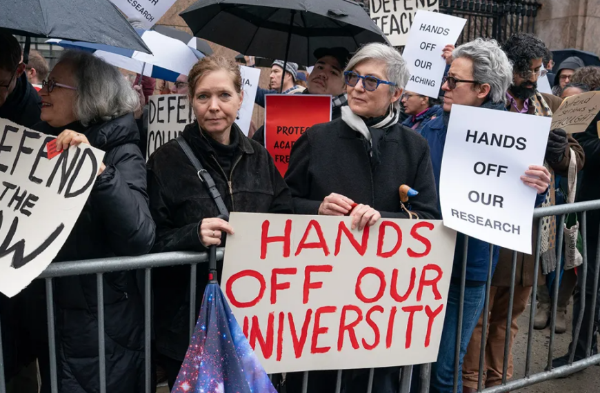 Όθων Ηλιόπουλος / ΕΛΕΓΧΟΣ και ΥΠΟΤΑΓΗ: Η τακτική Τραμπ για τα Πανεπιστήμια
