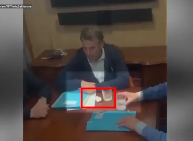 Σάλος με το βίντεο Μακρόν-Μερτς-Στάρμερ- Libération: “Όχι, δεν ήταν κοκαΐνη”