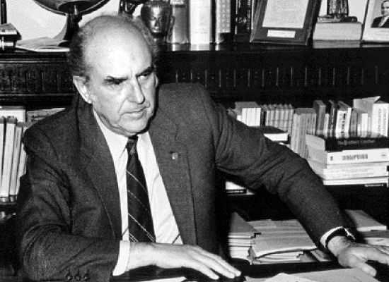 Ανδρέας Παπανδρέου: Ο χαρισματικός ηγέτης που σημάδεψε ανεξίτηλα την πορεία της σύγχρονης Ελλάδας