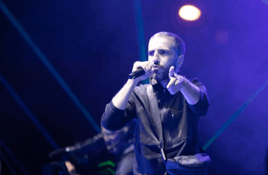 ΛΕΞ στο ΟΑΚΑ: Μια βραδιά που γράφτηκε στην ιστορία του ελληνικού live – Σήμερα η δεύτερη συναυλία