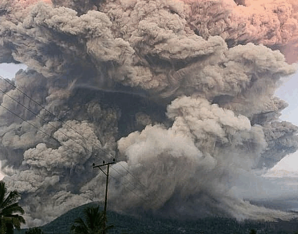 Ηφαίστειο Λεβοτόμπι Λάκι-Λάκι: Εκρηκτική αφύπνιση στην ανατολική Ινδονησία