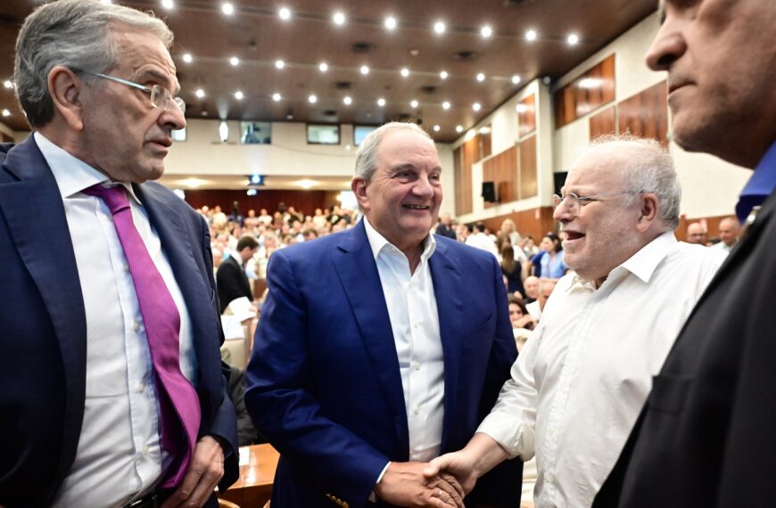 Παρέμβαση με πολιτικά μηνύματα από Καραμανλή και Σαμαρά στην παρουσίαση του βιβλίου&hellip;