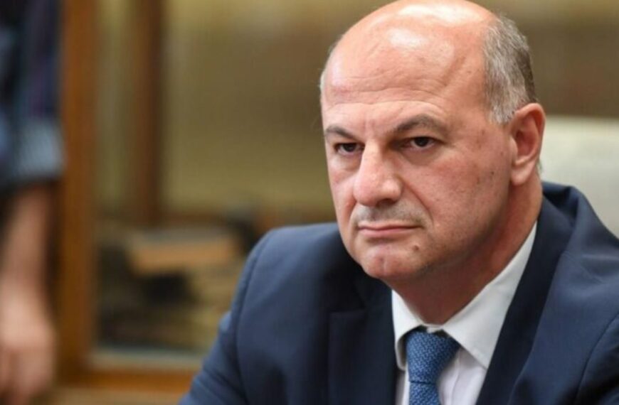 Κυβερνητικές ανακοινώσεις για τα μέτρα στήριξης – σε οριακό σημείο η σύγκρουση με τους αγρότες