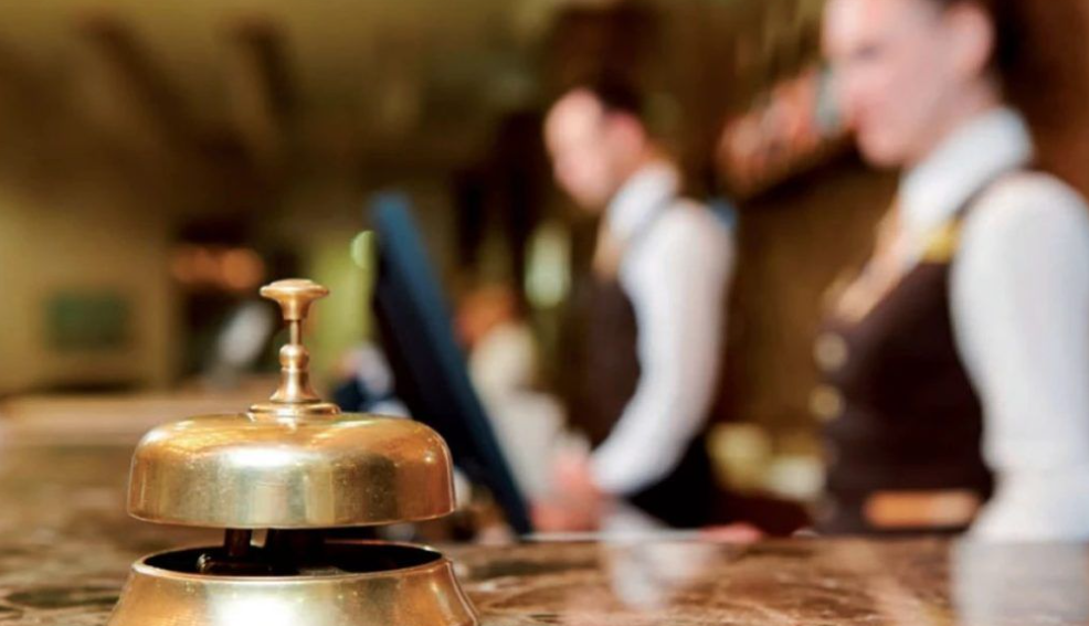 Τουριστική σεζόν με ελλείψεις: SOS από ξενοδόχους για 80.000 κενές θέσεις εργασίας