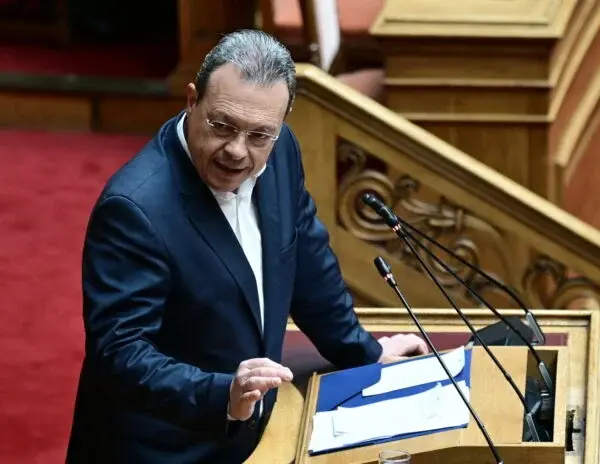 Φάμελλος στη Βουλή: «Το καθεστώς Μητσοτάκη μπάζωσε την αλήθεια για τα Τέμπη»