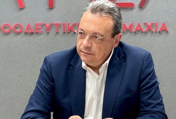 O Σωκράτης Φάμελλος ζητάει παραίτηση του πρωθυπουργού Κυριάκου Μητσοτάκη