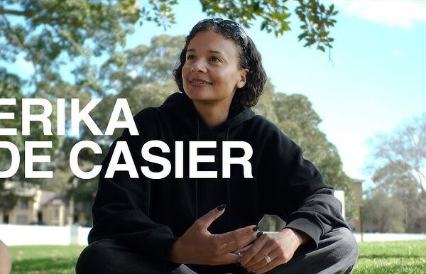 Erika de Casier: Η Σαγηνευτική Φωνή της Σύγχρονης R&B και η Μαγεία&hellip;